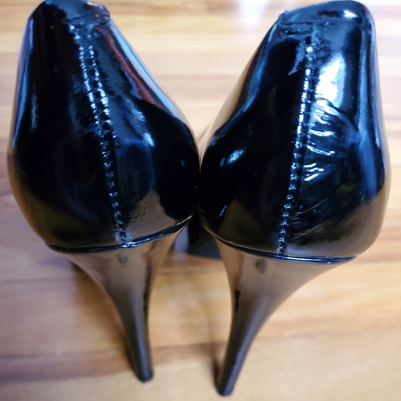 Kelsi Dagger Brooklyn Tiffany Platform Pump - Picture 8 of 13